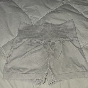 Zenana Womens Sz M/L Stretchy White And Grey Mineral Washed Shorts. High Rise!
